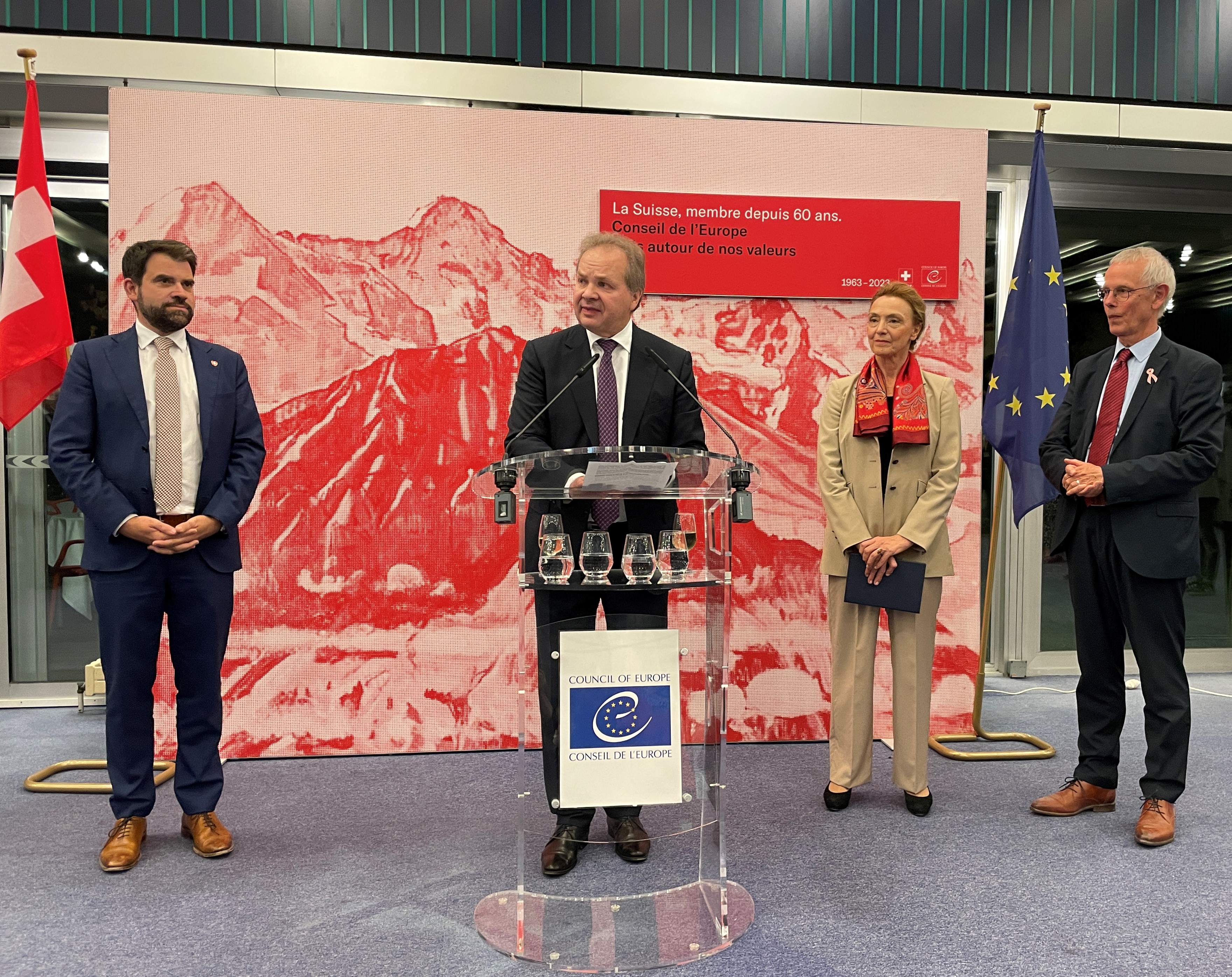 da sinistra a destra Damien Cottier, Presidente della DCE; Ambasciatore Claude Wild, Rappresentante permanente della Svizzera pr