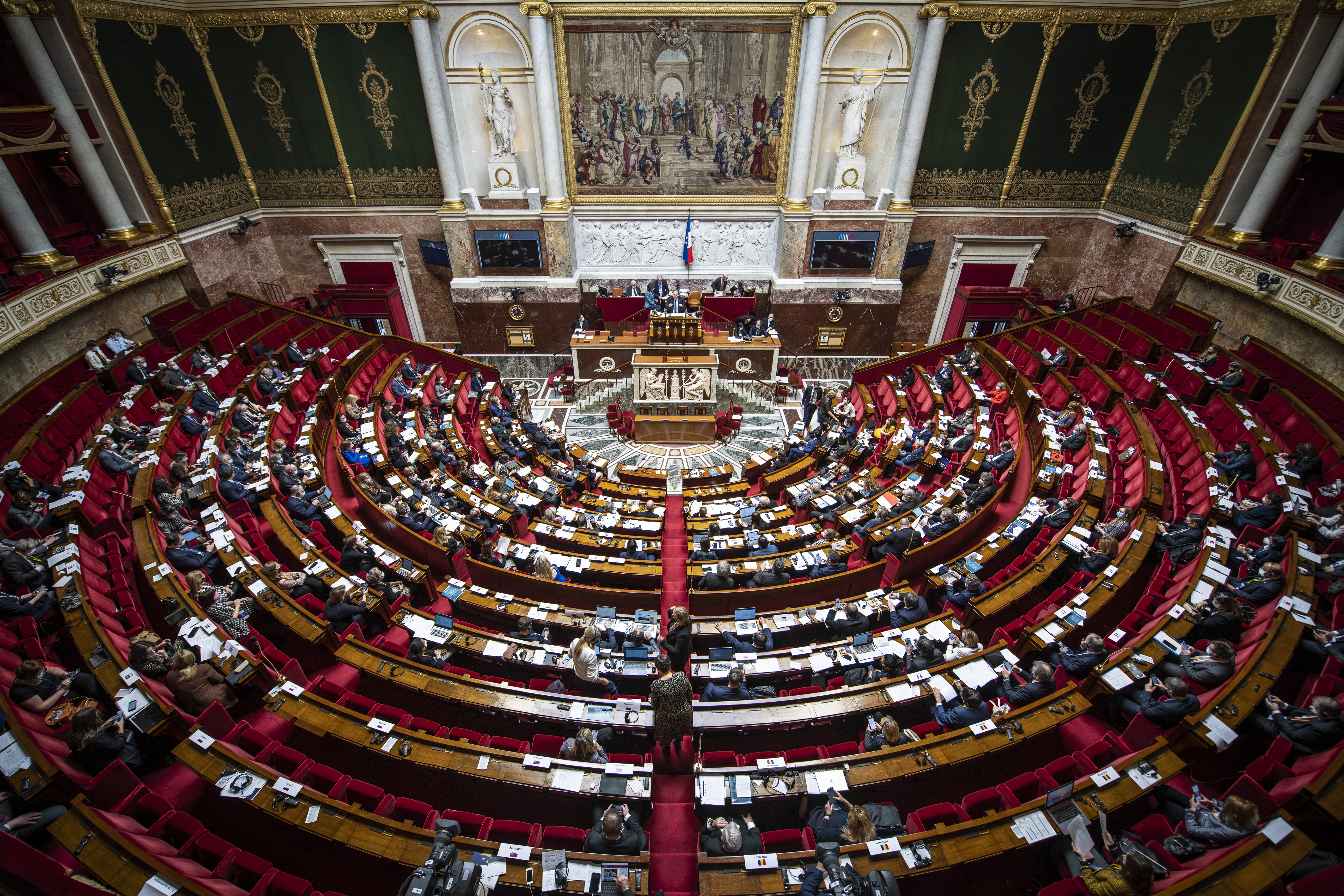 Die COSAC tage im Plenarsaal der französischen Nationalversammlung © parlue2022