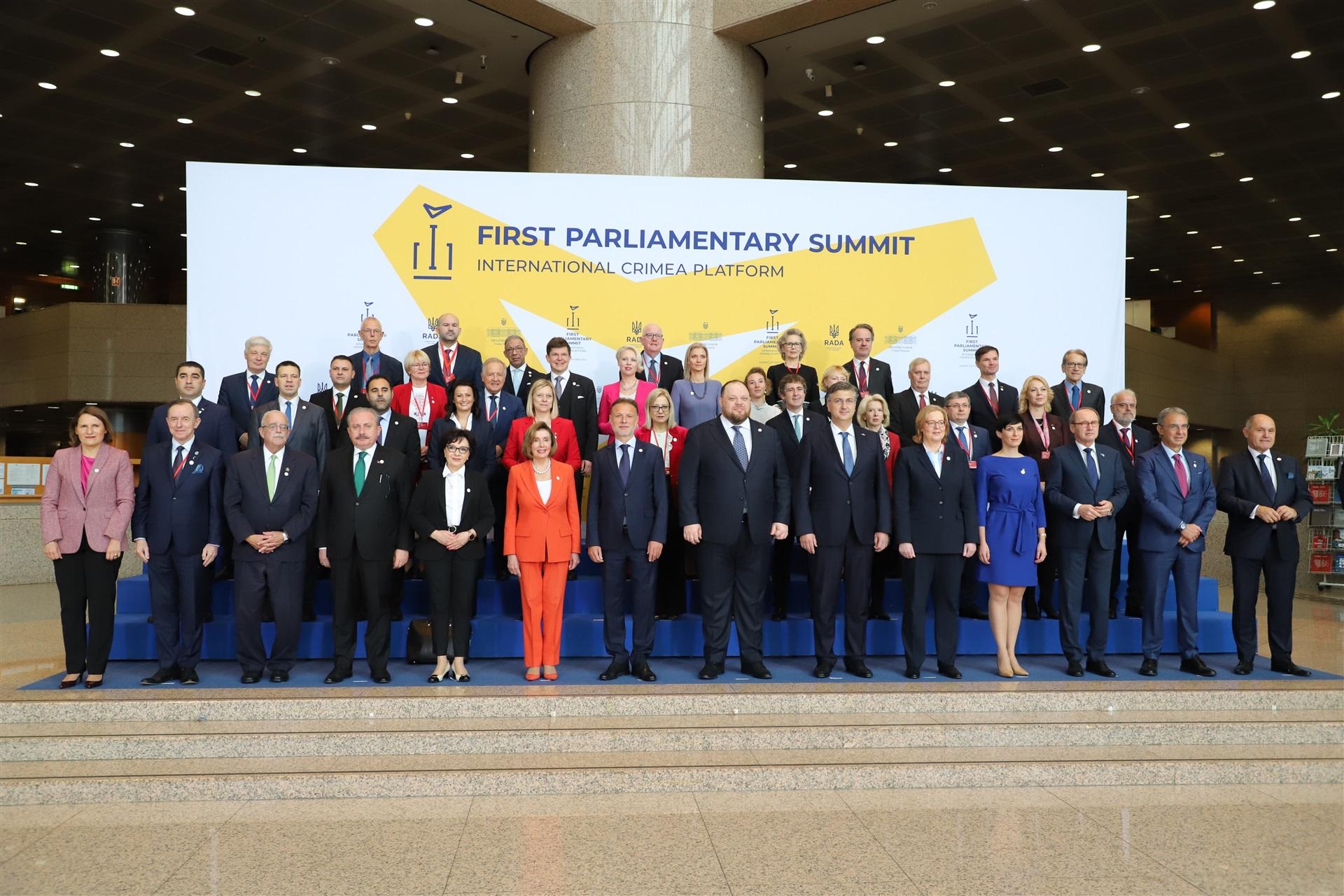 1. Delegazioni di oltre 50 Paesi e istituzioni internazionali hanno partecipato al primo vertice parlamentare della Piattaforma di Crimea (foto: Parlamento croato)