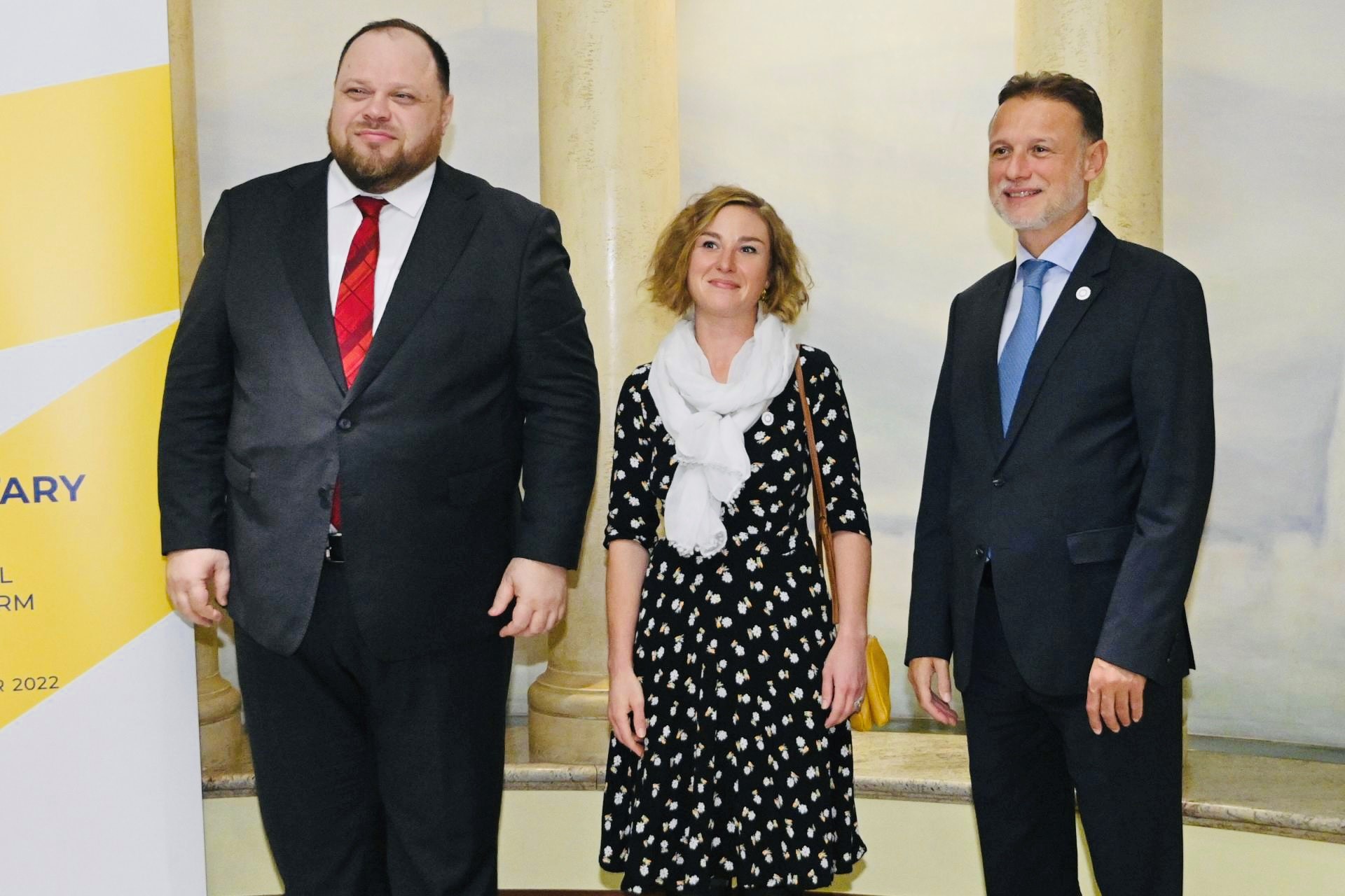 2. La presidente del Consiglio nazionale, Irène Kälin, con Gordan Jandroković (a destra) e Ruslan Stefanchuk (a sinistra), presidenti dei Parlamenti croato e ucraino nonché organizzatori dell’evento (foto: Parlamento croato)
