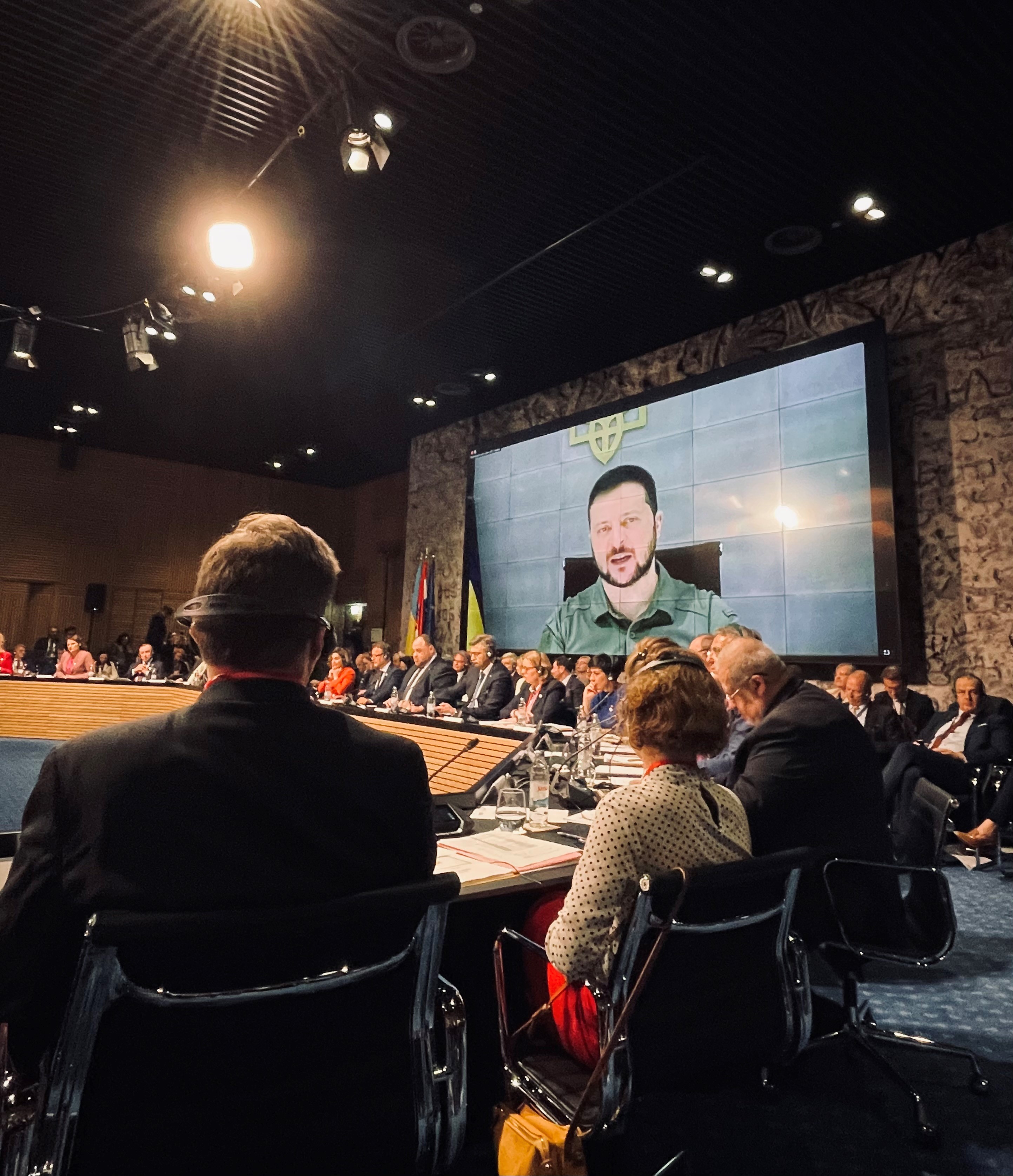 4. Il presidente ucraino, Volodymyr Zelensky, è intervenuto in videoconferenza al primo vertice parlamentare della Piattaforma di Crimea