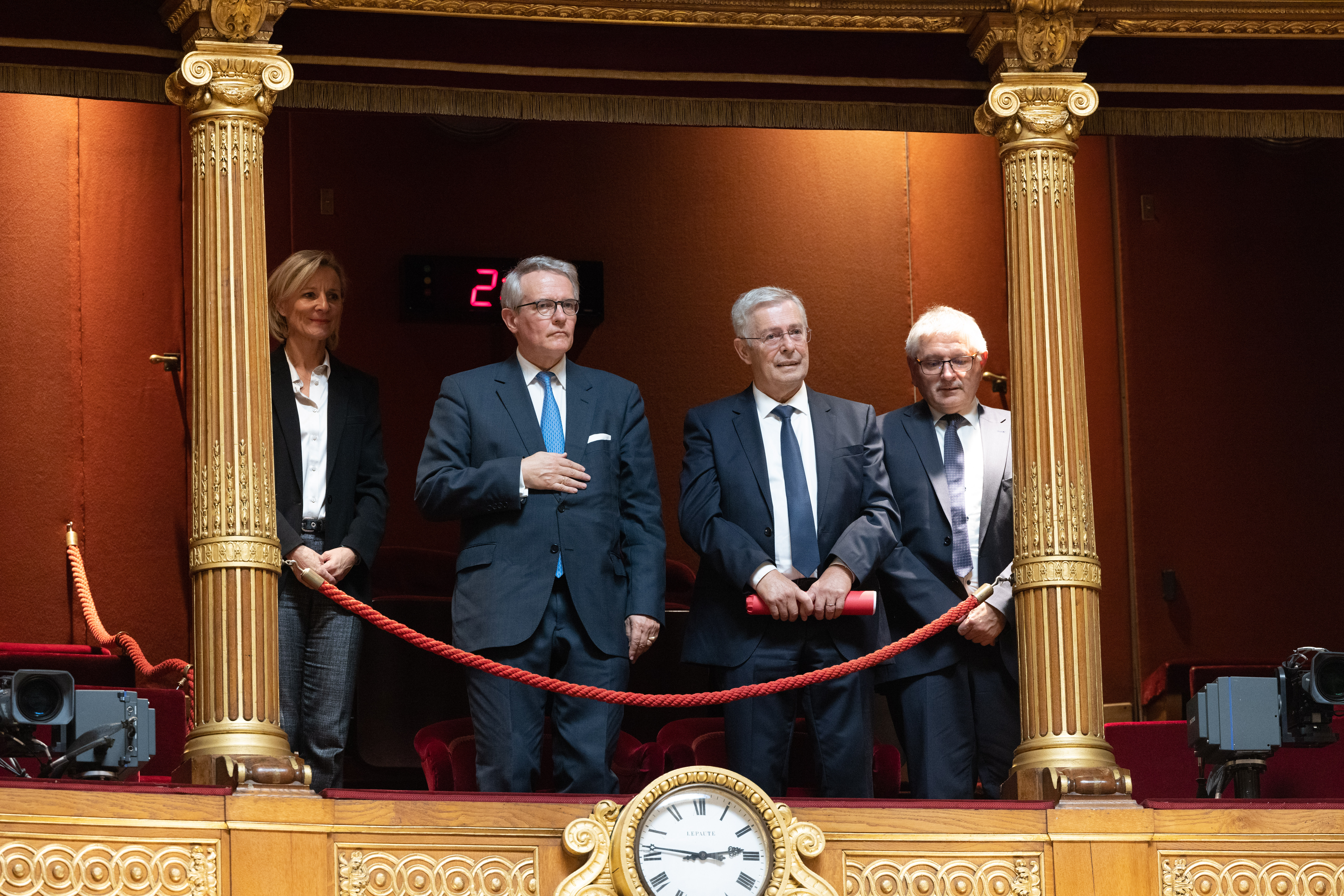 Salutations officielles sur les tribunes