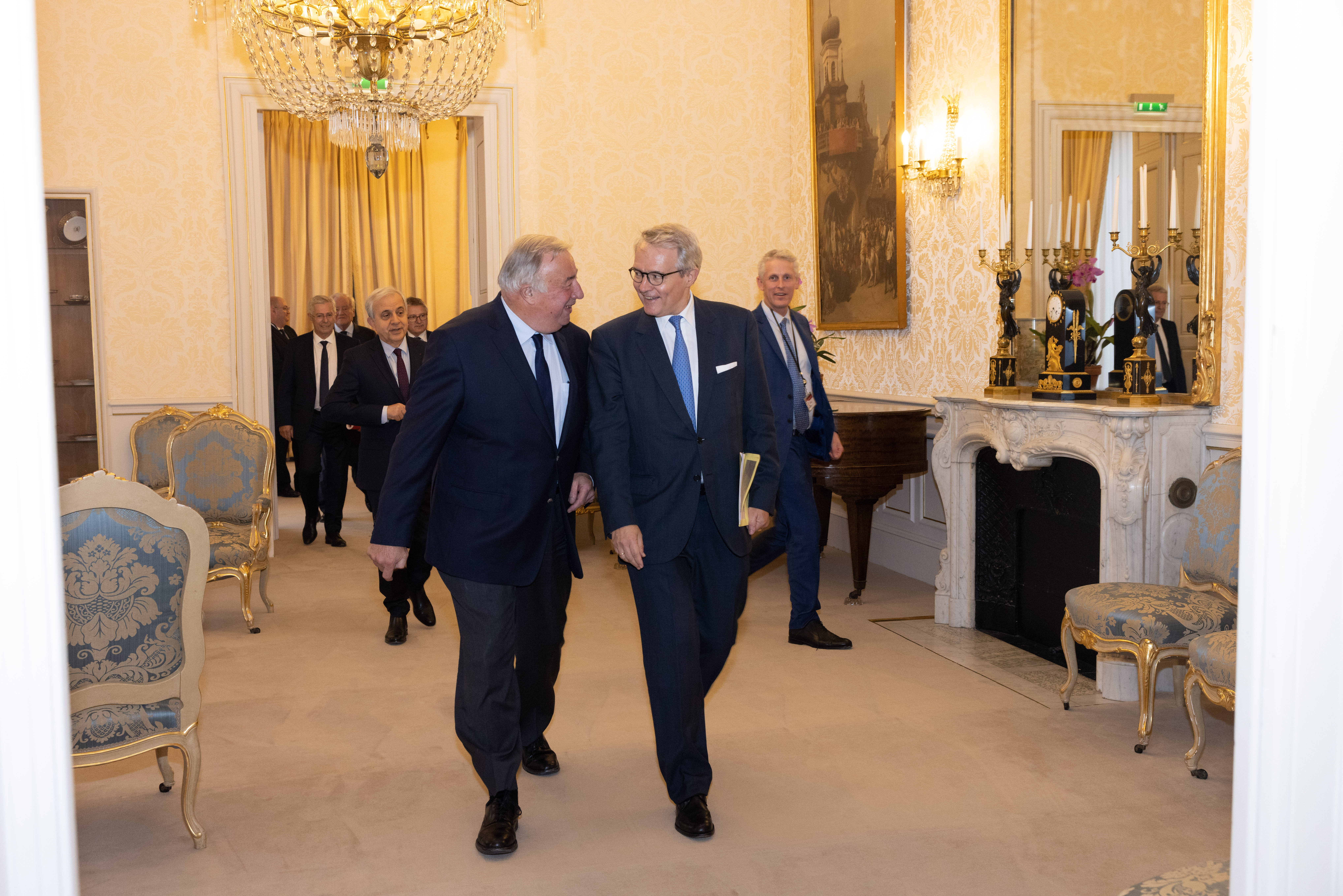 Accueil par le président du Sénat, Gérard Larcher