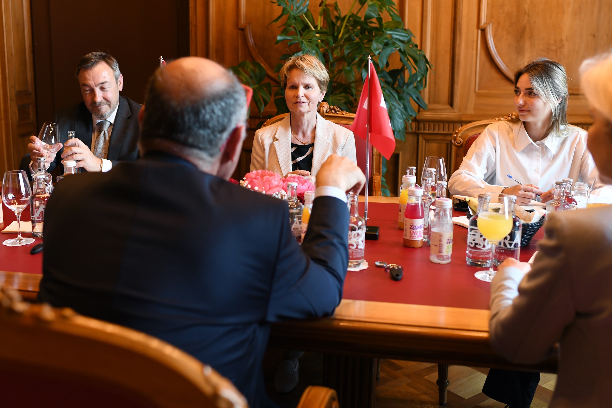 La presidente del Consiglio degli Stati Brigitte Häberli-Koller si intrattiene con Wolfgang Sobotka.