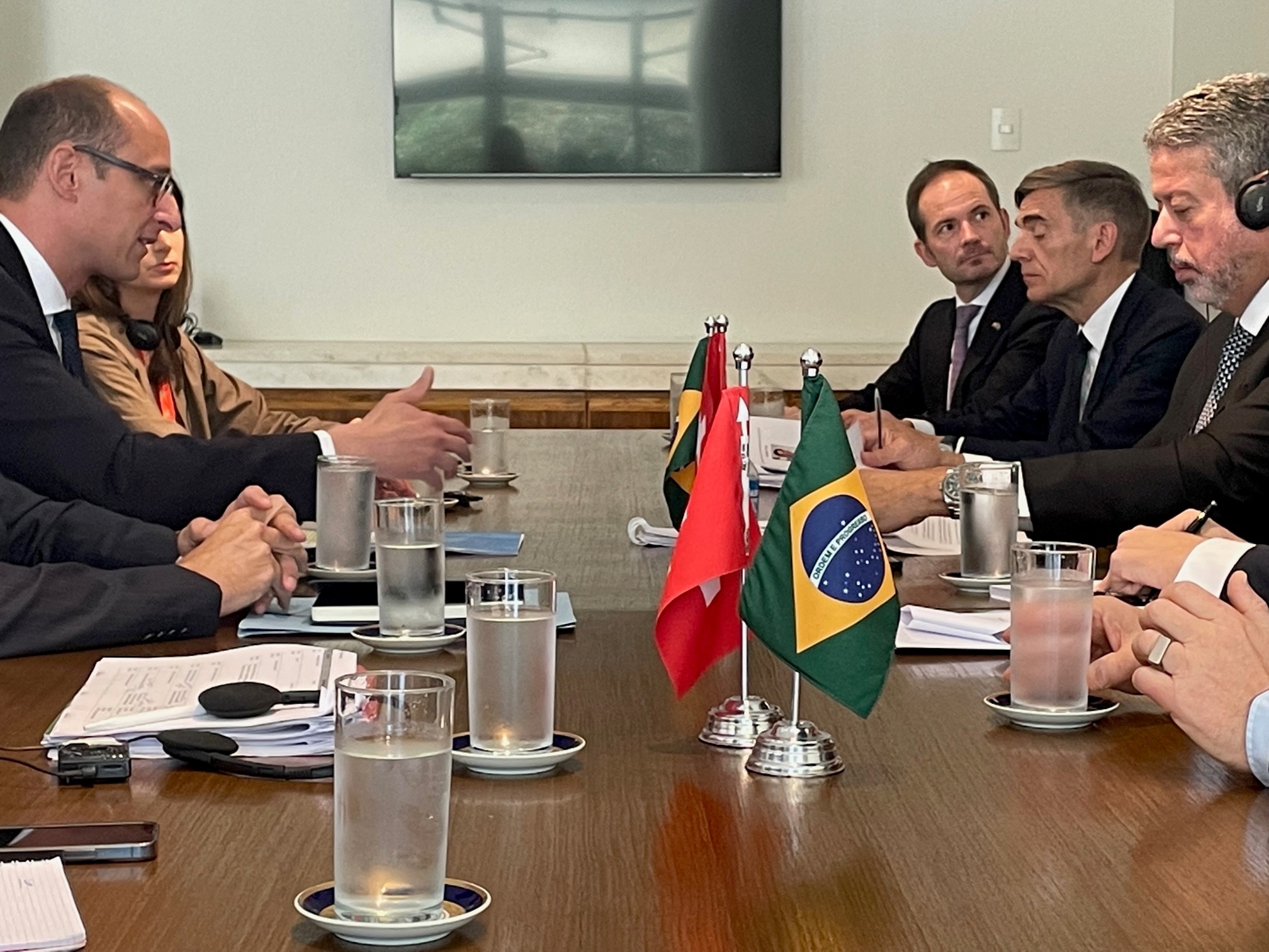 Nationalratspräsident Martin Candinas im Gespräch mit dem Präsidenten des brasilianischen Abgeordnetenhauses, Arthur Lira.