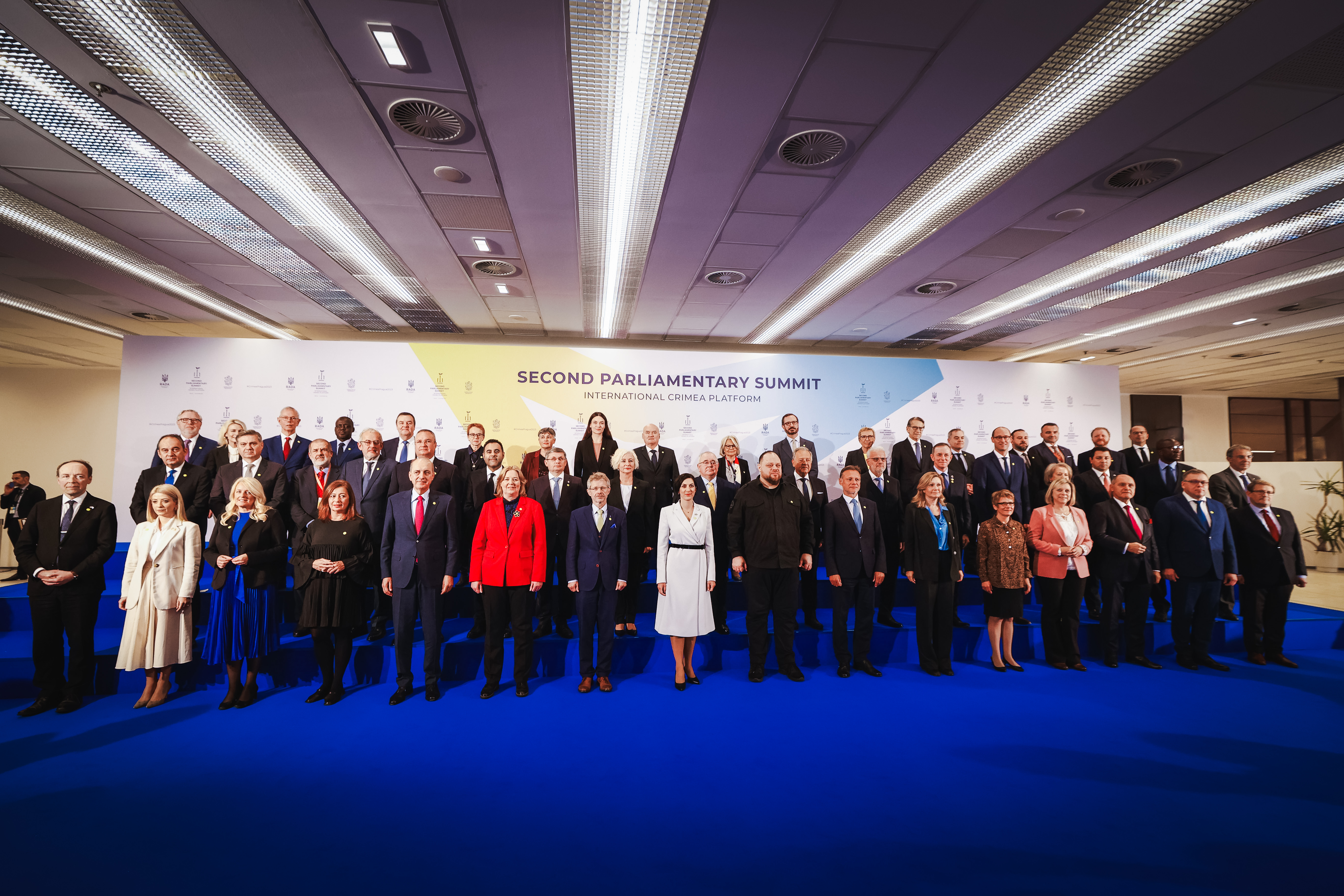 Les participantes et participants au deuxième sommet parlementaire de la Plateforme internationale sur la Crimée (photo : Par