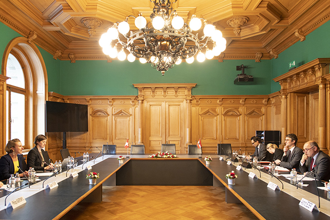 Durante il colloquio di lavoro la presidente del Consiglio nazionale Irène Kälin sottolinea le relazioni strette e amichevoli tra i due Paesi.