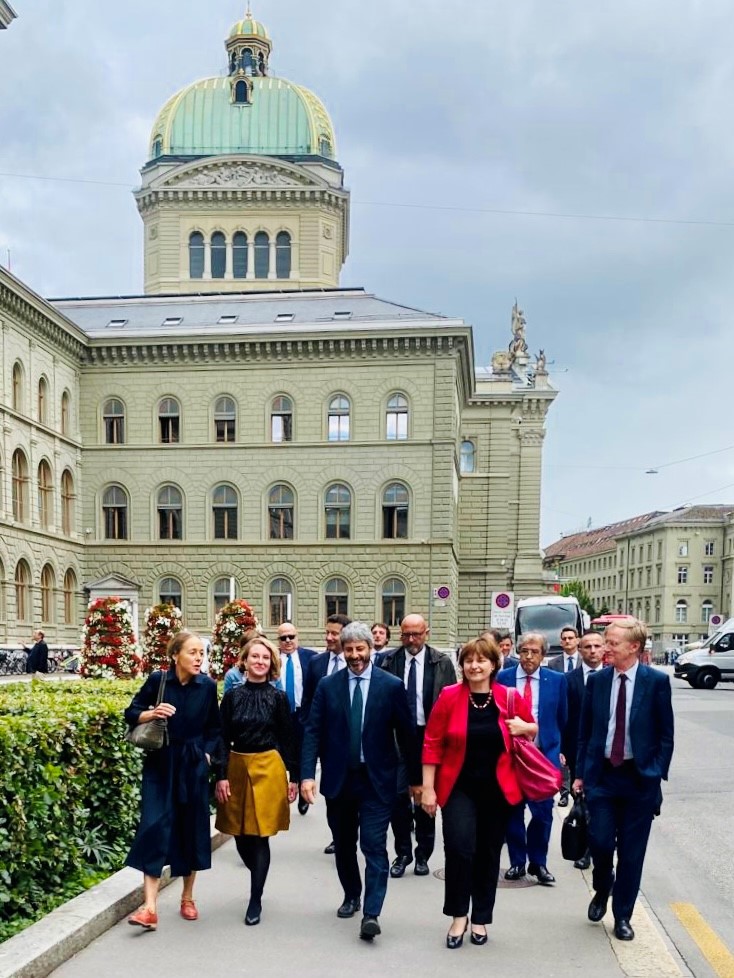 Roberto Fico was received in Bern by Irène Kälin, President of the National Council. Seen at the front-right is Council of States member Marina Carobbio Guscetti (SP, TI), former National Council president (2018/19)