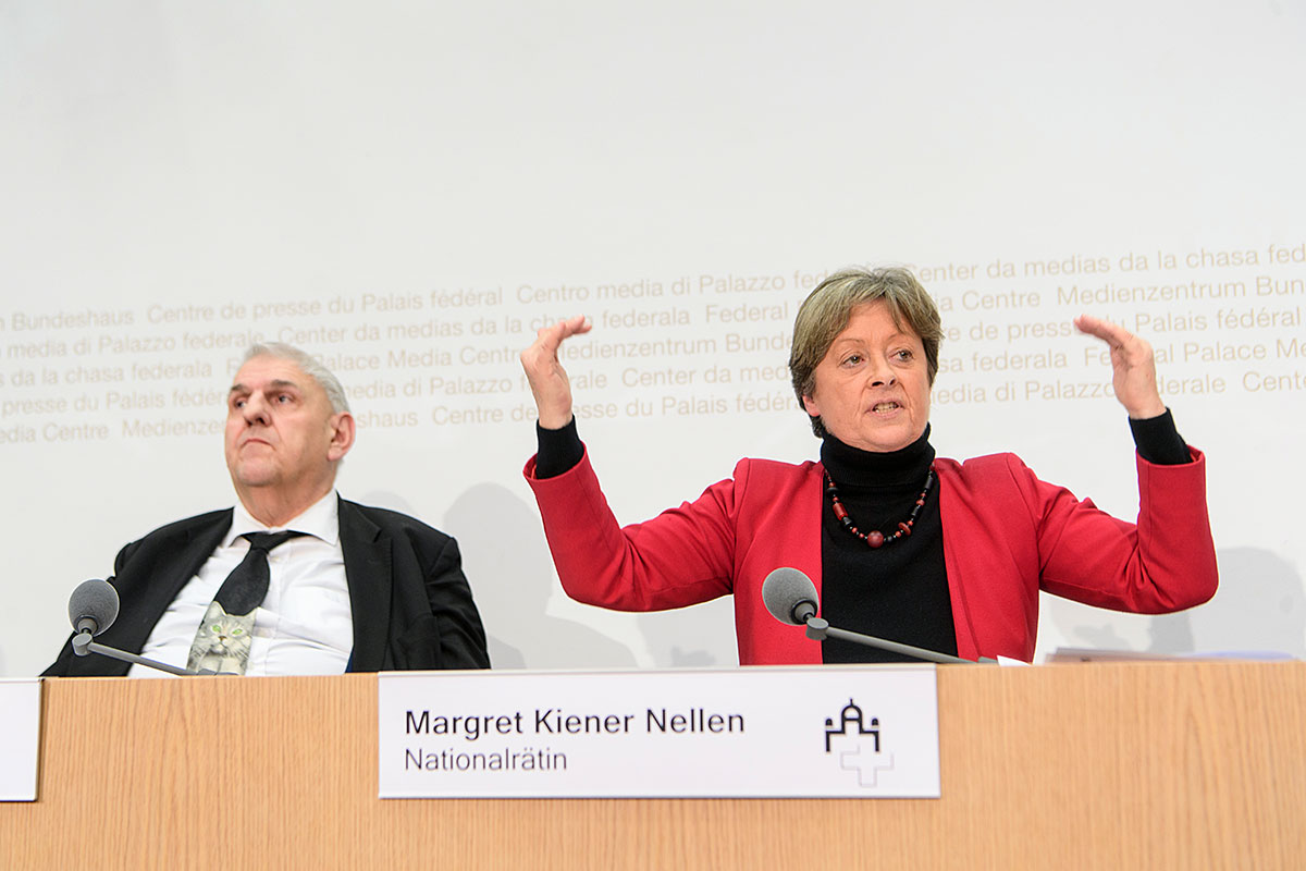 La présidente de la Commission des finances du Conseil national Margret Kiener Nellen et le CN Daniel Brélaz, rapporteur francophone