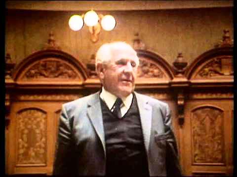 Alfred Rasser im Nationalratssal 