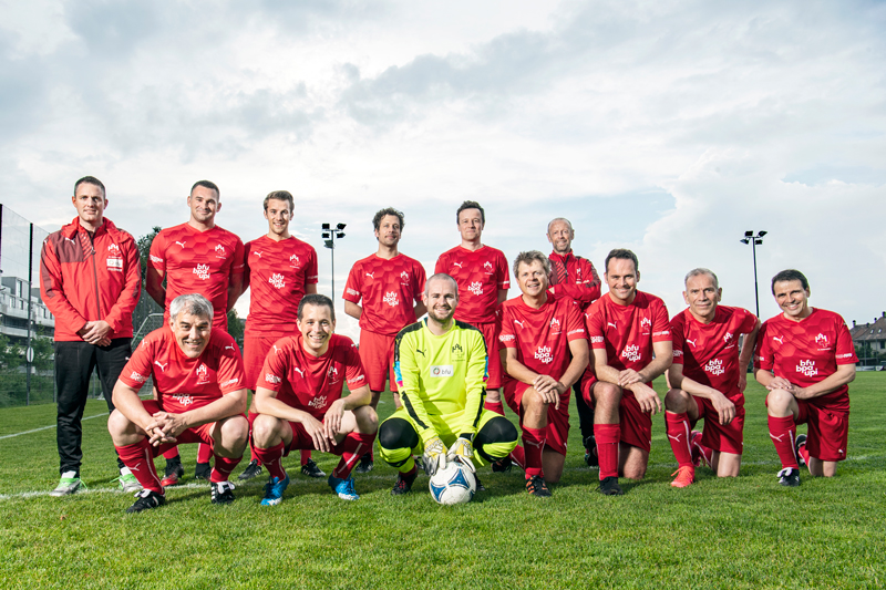 Der FC Nationalrat vor dem Spiel gegen die Winzernationalmannschaft am 8. Juni 2021 beim Sportplatz Weissenstein in Bern. Bild: Béatrice Devènes