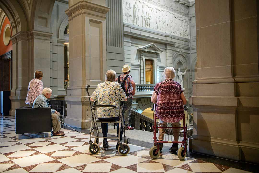 Das Parlamentsgebäude ist rollstuhlgängig