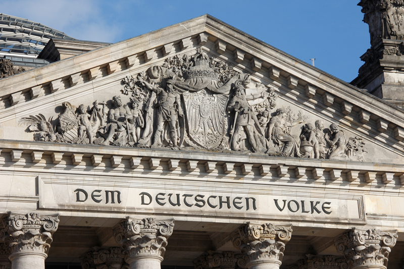 Le tympan du Reichstag. Photo : Deutscher Bundestag/Julia Nowak