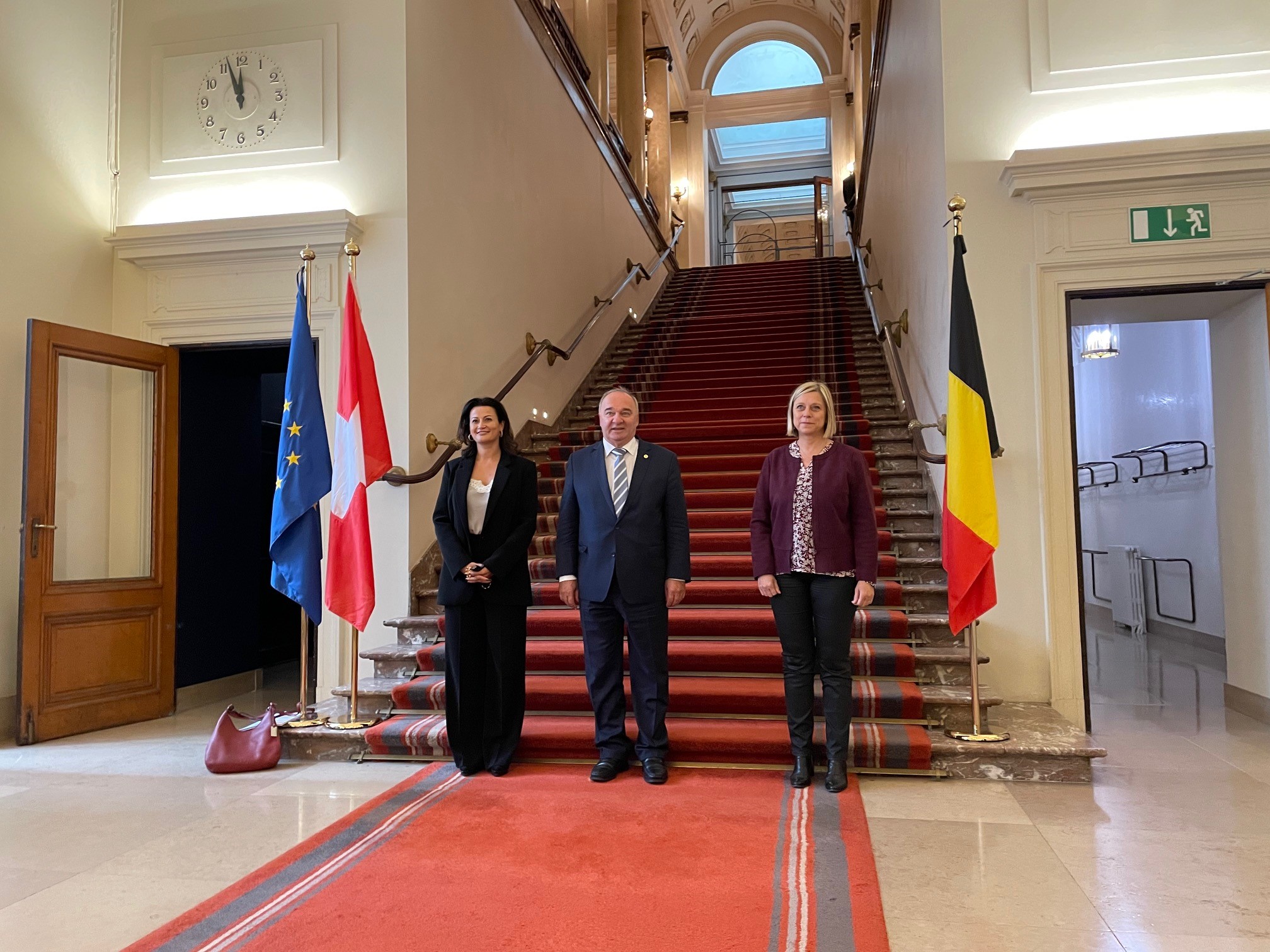 In Belgien: Ständeratspräsident Alex Kuprecht mit der Präsidentin des belgischen Senats, Stephanie D’Hose (links), und der Präsidentin der belgischen Abgeordnetenkammer, Eliane Tillieux (rechts).