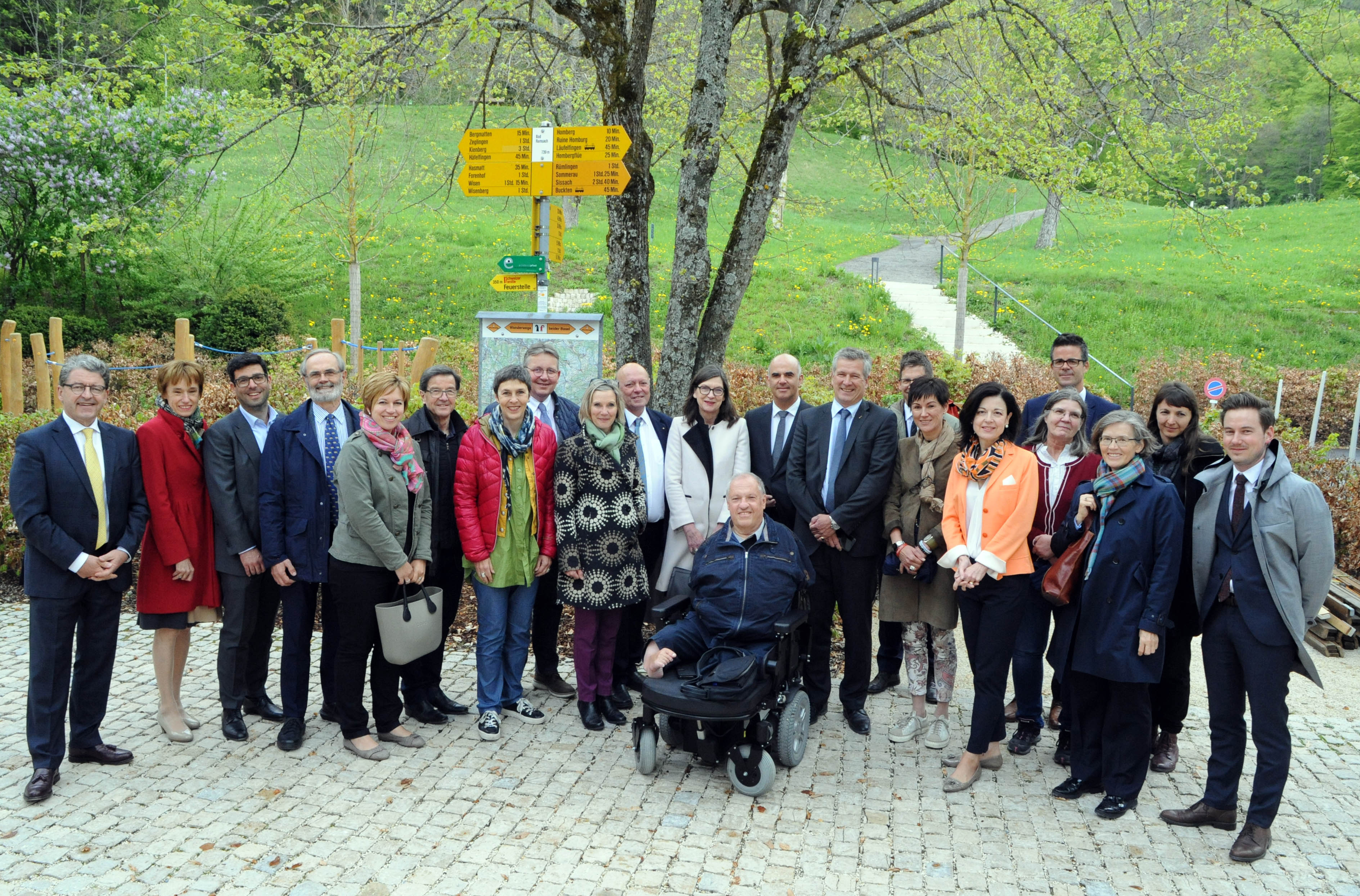 Photo de groupe avec les membres de la CSSS-N, prise le 3 mai 2019 à l'occasion de la séance extra-muros de la commission à Bad Ramsach