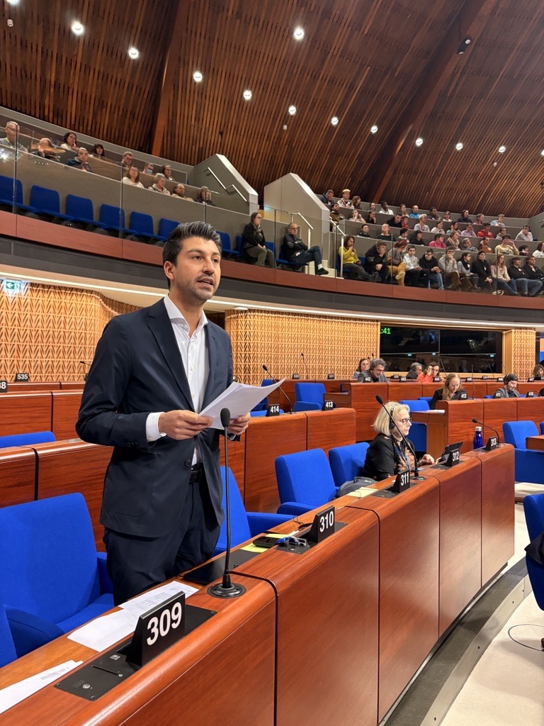 Fabian Molina, conseiller national, durant le débat d’urgence sur le Moyen-Orient ©Services du Parlement 