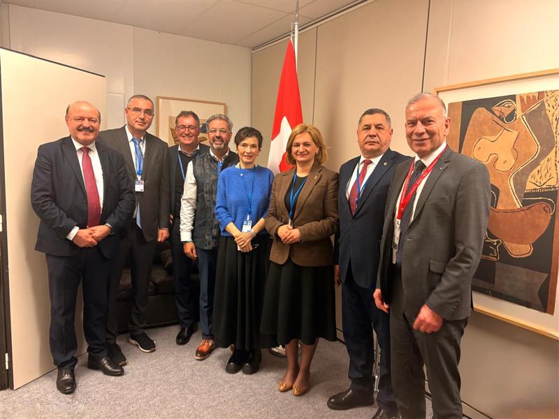 Rencontre avec les membres de la délégation de la République de Moldova (g. à d.) conseiller du chef de délégation, Renato Usatîi, Roland Rino Büchel, Niklaus Samuel Gugger, Marianne Binder Keller, Doina Gherman, Ion Groza, Hannes Germann ©Services du Parlement