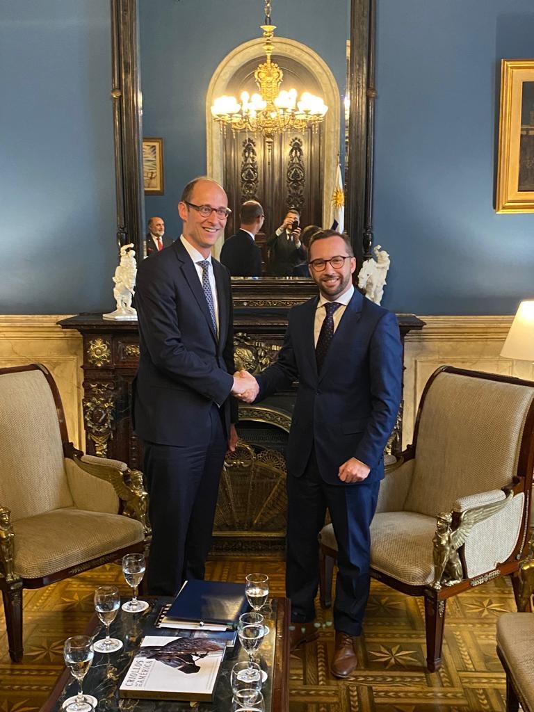 Nationalratspräsident Martin Candinas mit dem Staatssekretär im Aussenministerium, Nicolás Albertoni.