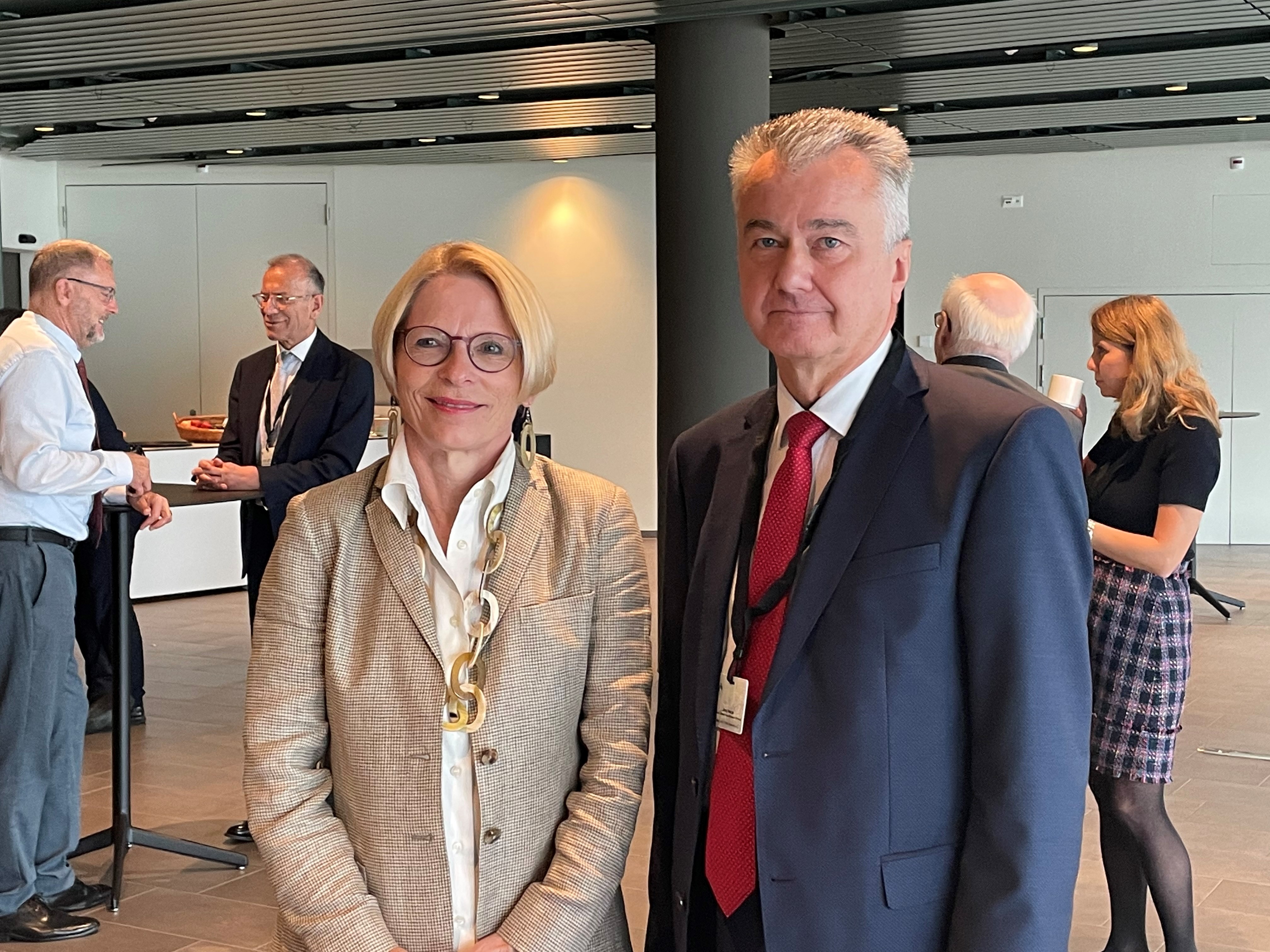 Livia Leu, secrétaire d’État au DFAE, et Juraj Nociar, chef de cabinet de Maroš Šefčovič, vice-président de la Commission européenne, ont également participé à la rencontre interparlementaire.