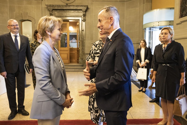 Dopo essersi già incontrati a Varsavia nel marzo del 2023, il 16 agosto 2023 la presidente del Consiglio degli Stati Brigitte Häberli-Koller ha accolto il maresciallo del Senato polacco a Palazzo federale per proseguire i colloqui.